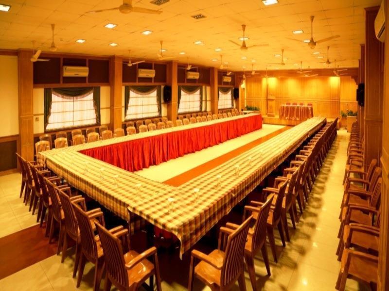 Hotel Aida Коттаям Экстерьер фото