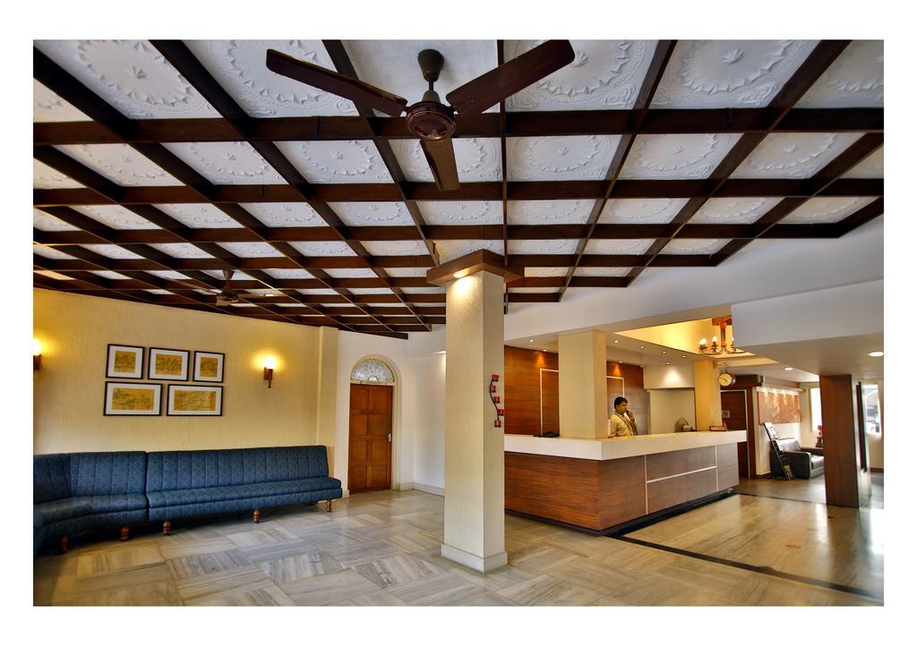 Hotel Aida Коттаям Экстерьер фото